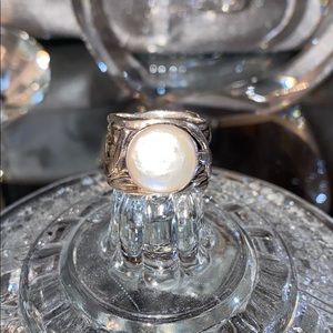 Silver and pearl ring size 6